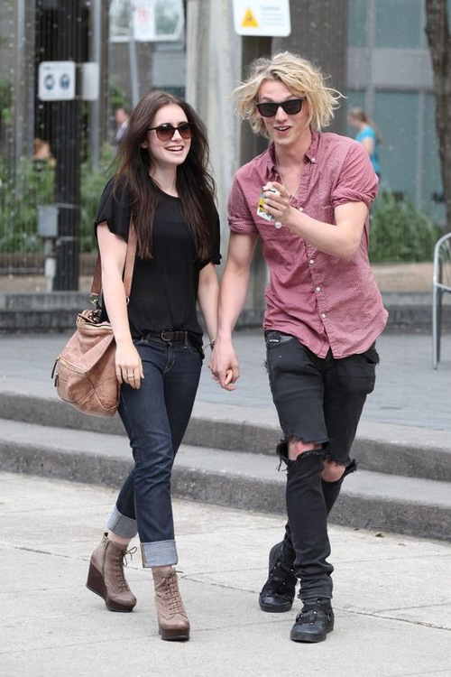 Lily Collins na randce z Jamie'm Campbellem Bowerem (FOTO)