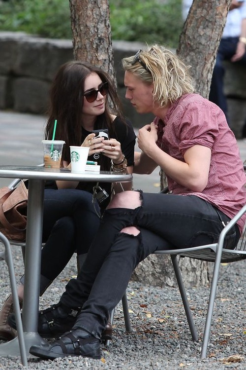 Lily Collins na randce z Jamie'm Campbellem Bowerem (FOTO)