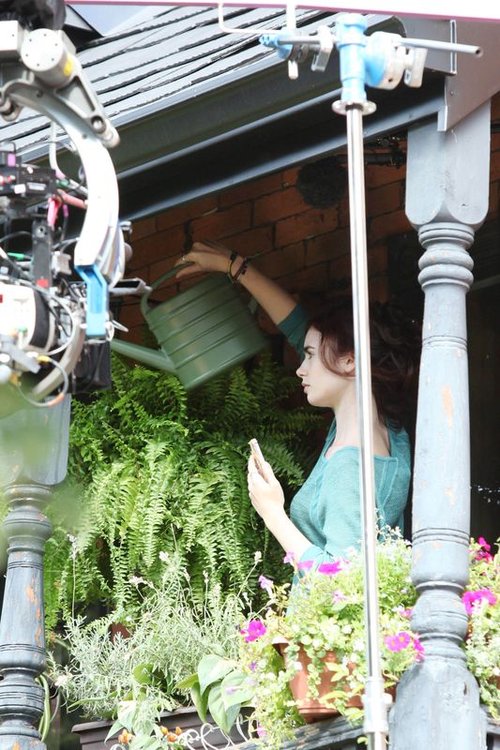 Lily Collins nie zamierza regulować brwi (FOTO)