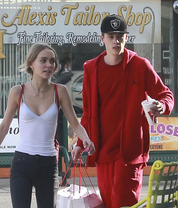 Widzieliście już chłopaka Lily Rose Depp? (FOTO)