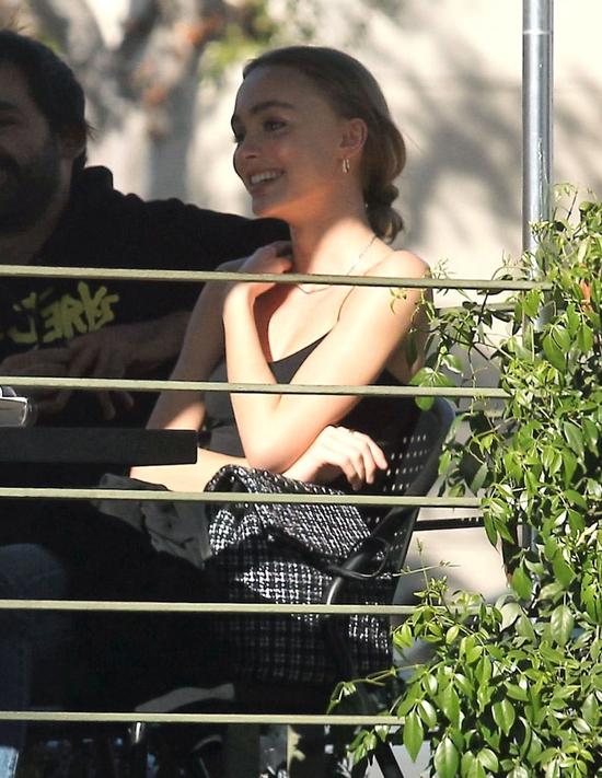 Śliczna buzia, ale maniery... Nawet tatuś miewa lepsze (FOTO)