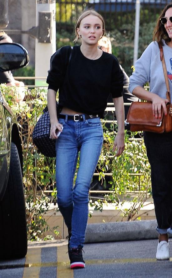 Śliczna buzia, ale maniery... Nawet tatuś miewa lepsze (FOTO)