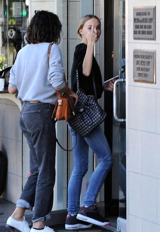 Śliczna buzia, ale maniery... Nawet tatuś miewa lepsze (FOTO)