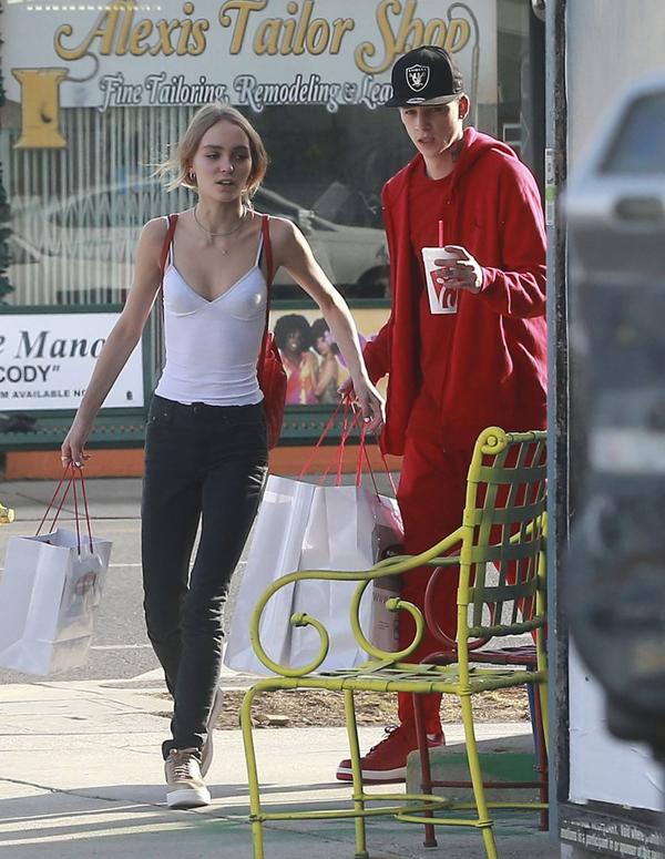 Widzieliście już chłopaka Lily Rose Depp? (FOTO)