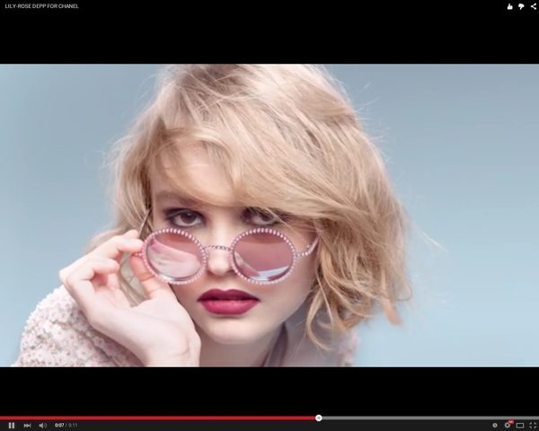 Lily Rose Depp została nową ambasadorką Chanel [VIDEO]