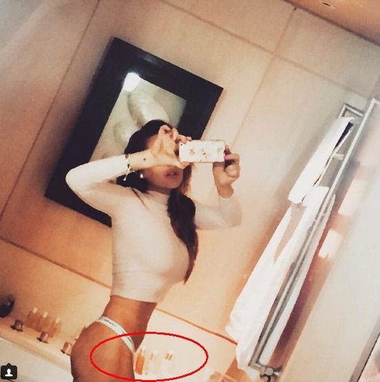 Nawet ONA majstruje przy swoich fotkach (FOTO)