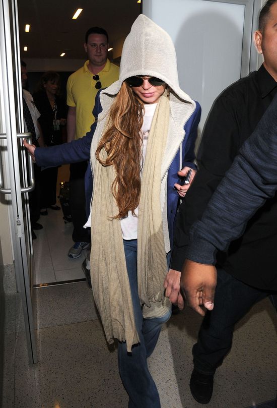 Lindsay Lohan wciąga kokainę z nadgarstka