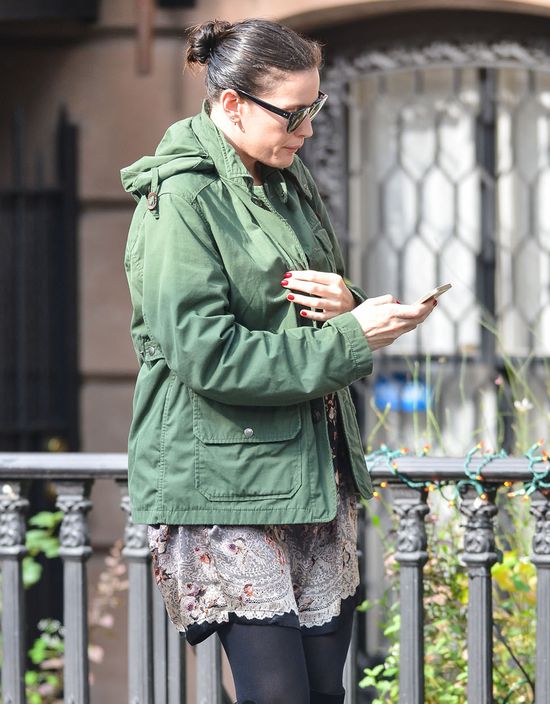 Ciężarna Liv Tyler bez makijażu i... (FOTO)