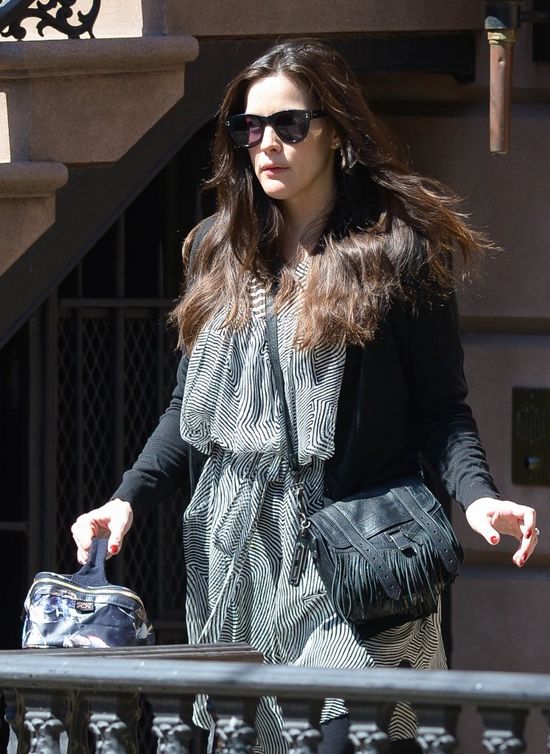 Liv Tyler przyłapana pierwszy raz od porodu (FOTO)