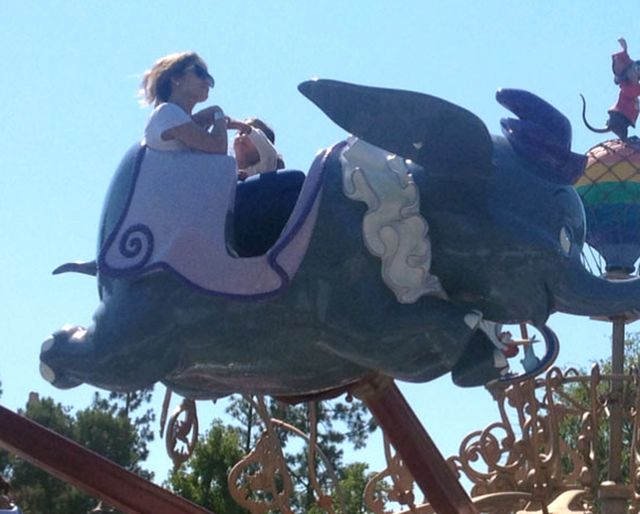 Dzieciaki Jennifer Lopez uwielbiają Disneyland (FOTO)