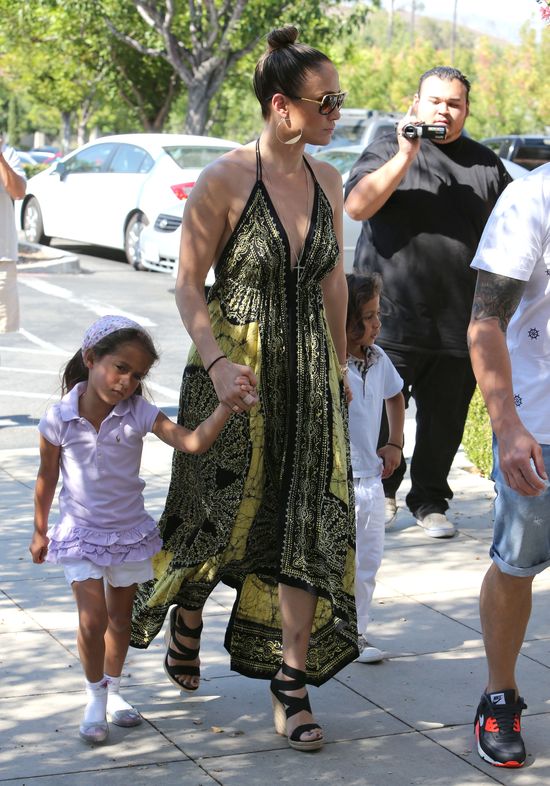 Jennifer Lopez na zakupy chodzi z całą rodzinką (FOTO)