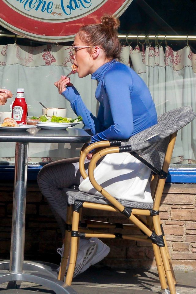 Sekret figury Jennifer Lopez UJAWNIONY. Zobaczcie, co jadła (ZDJĘCIA) Sekret figury Jennifer Lopez UJAWNIONY. Zobaczcie, co jadła (ZDJĘCIA)