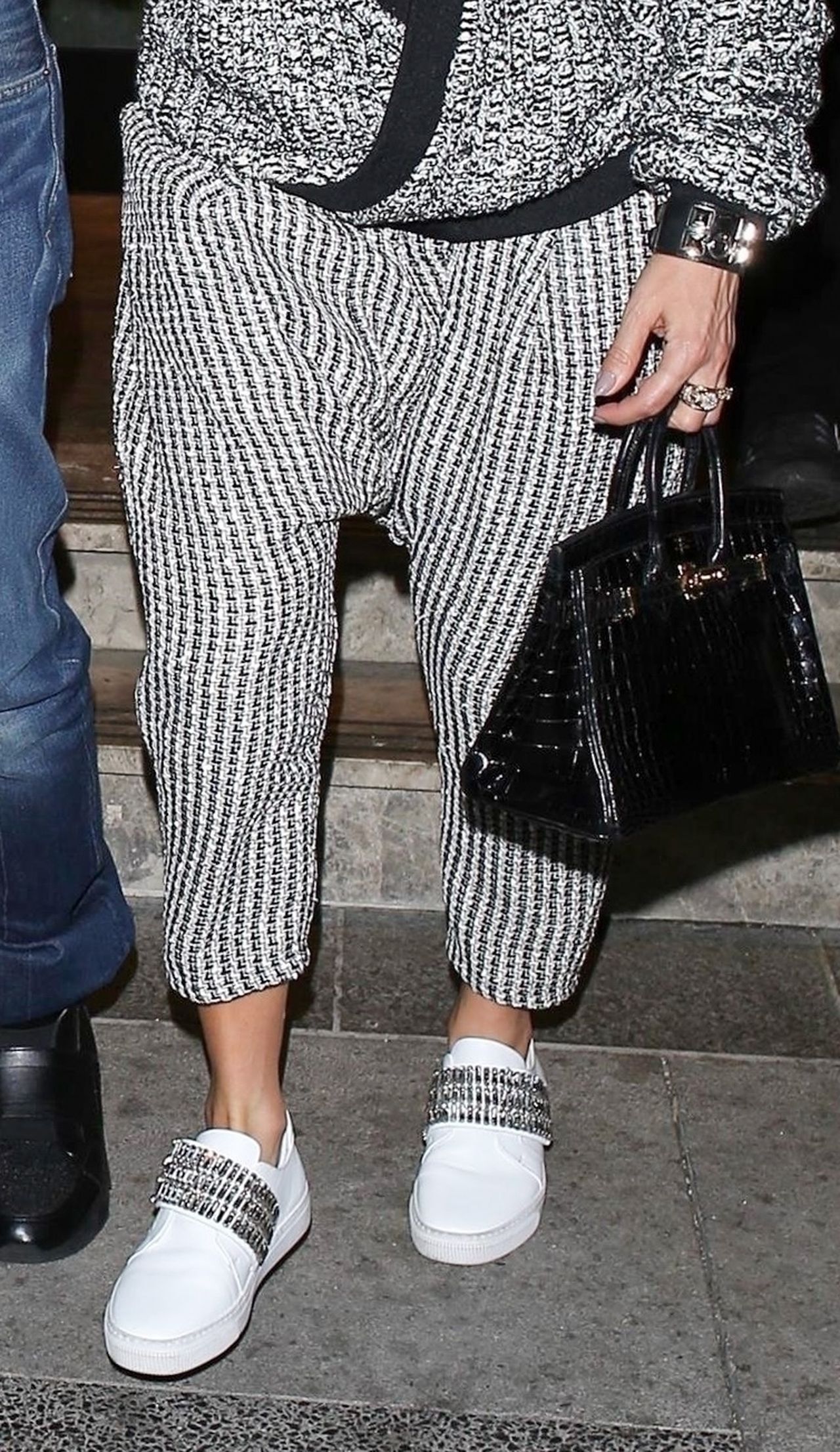 Jennifer Lopez w stylizacji, która dodała jej kilka KILOGRAMÓW (ZDJĘCIA) Jennifer Lopez w stylizacji, która dodała jej kilka KILOGRAMÓW (ZDJĘCIA)