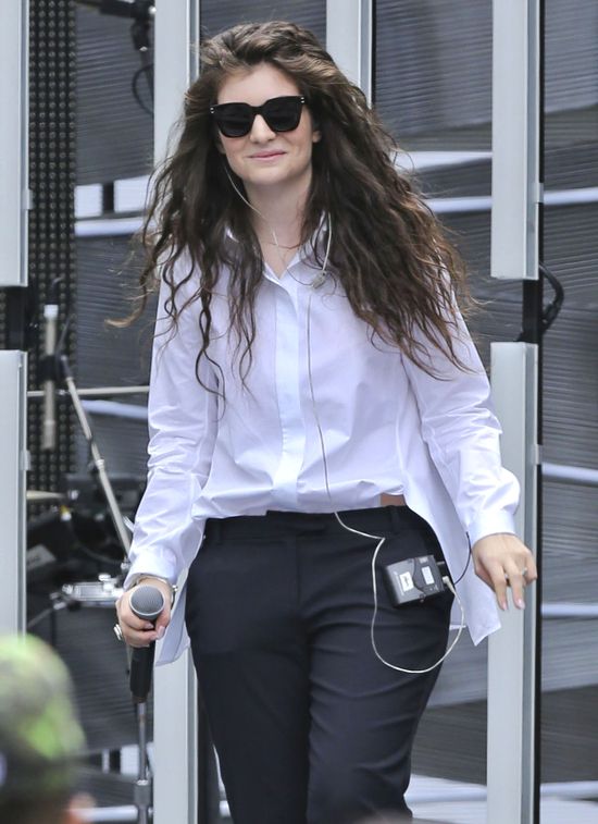 Jak wygląda sceniczny kostium Lorde? (FOTO)