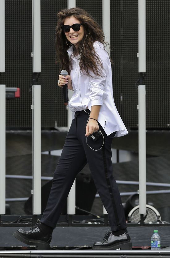 Jak wygląda sceniczny kostium Lorde? (FOTO)