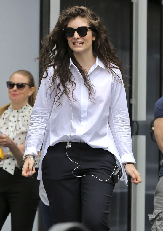 Jak wygląda sceniczny kostium Lorde? (FOTO)