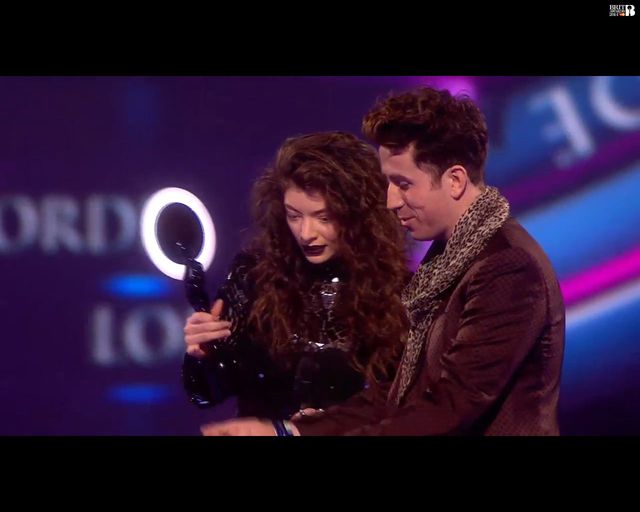 Lorde w szoku - kolejna statuetka dla 17-latki (FOTO)