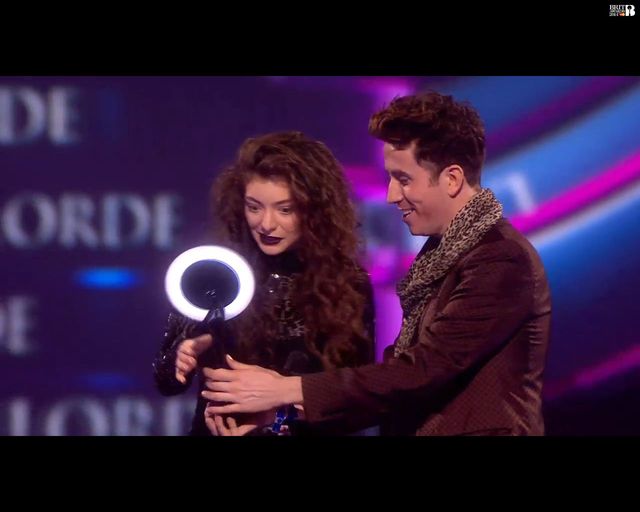 Lorde w szoku - kolejna statuetka dla 17-latki (FOTO)