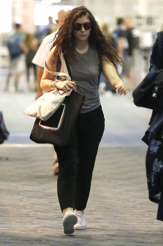 Lorde zdecydowanie NIE wygląda jak typowa gwiazda (FOTO) Lorde zdecydowanie NIE wygląda jak typowa gwiazda (FOTO)