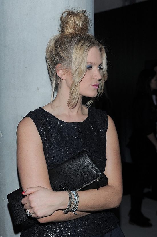 Zosia Ślotała w koczku i czerwono-białych paznokciach (FOTO)