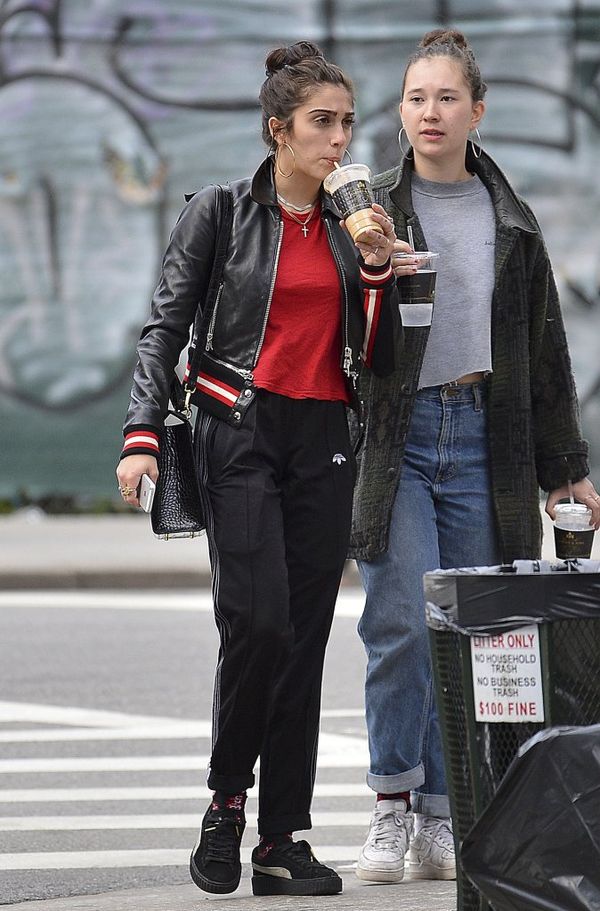 Krzaczaste brwi są już niemodne? Lourde Leon lansuje nową modę? (FOTO)