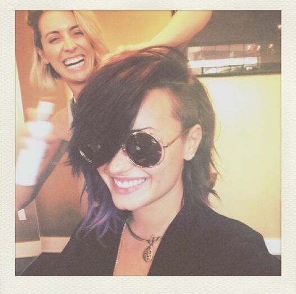 Na głowie Demi Lovato jest już coraz mniej włosów (FOTO)