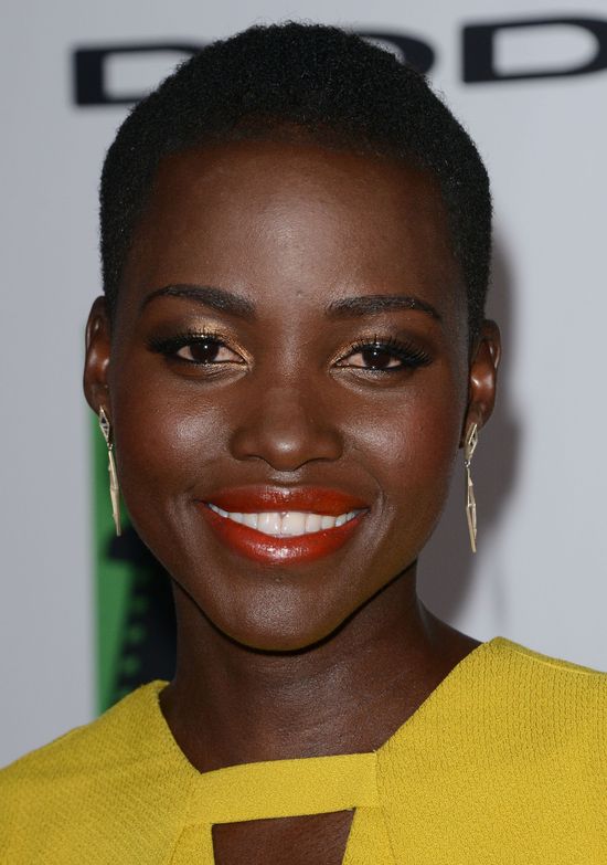 Lupita Nyong'o robi makijaż tylko na czerwone dywany