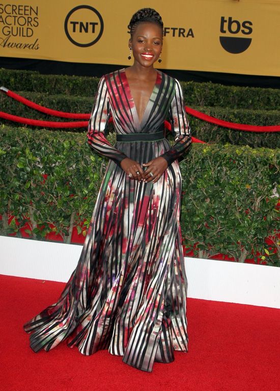 Lupita Nyong'o raz kolejny została królową imprezy? (FOTO)