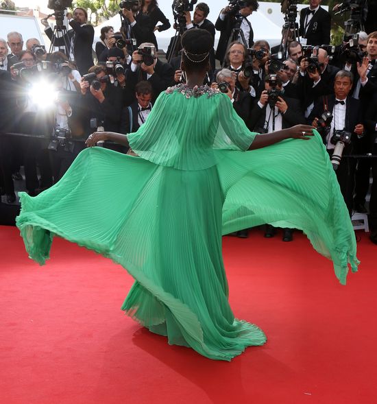 Najpiękniejsza kobieta na świecie jest pozbawiona biustu Najpiękniejsza kobieta na świecie jest pozbawiona biustu