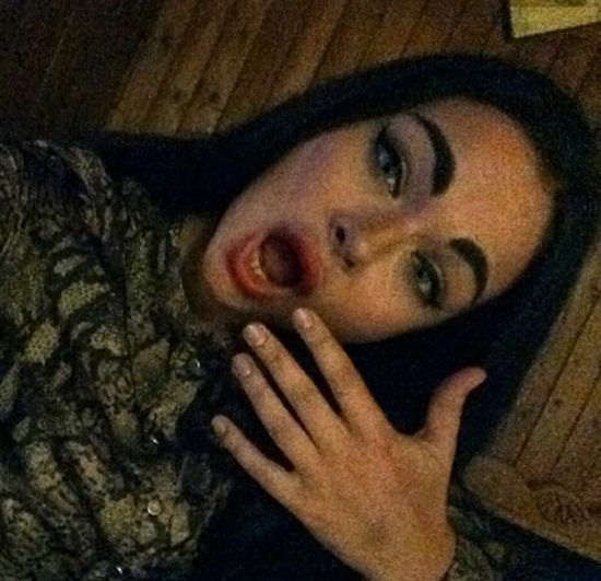 Luxuria Astaroth w szlafroku i blantem w ustach (FOTO) Luxuria Astaroth w szlafroku i blantem w ustach (FOTO)