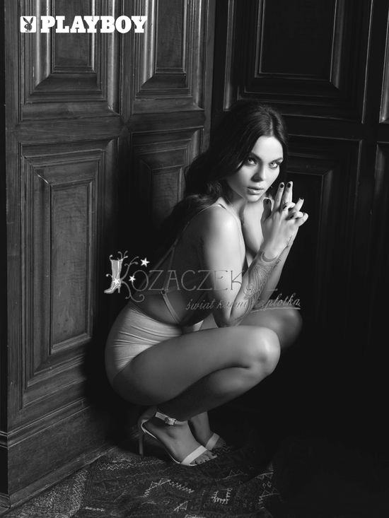 Luxuria Astaroth w szlafroku i blantem w ustach (FOTO) Luxuria Astaroth w szlafroku i blantem w ustach (FOTO)