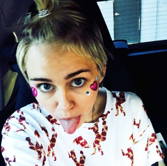 Dużo krwi na instagramie Miley Cyrus (FOTO) Dużo krwi na instagramie Miley Cyrus (FOTO)