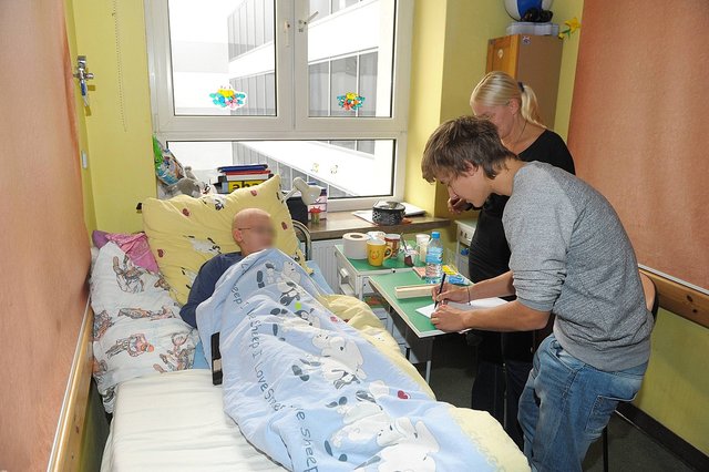 Maciej Musiał odwiedził chore dzieci w olsztyńskim szpitalu Maciej Musiał odwiedził chore dzieci w olsztyńskim szpitalu