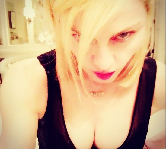Madonna pije z gwinta na imprezie (FOTO)