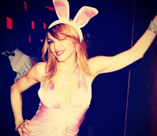 Madonna pije z gwinta na imprezie (FOTO)