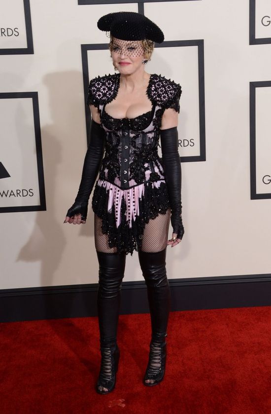 Najbardziej śmiały dekolt na rozdaniu Grammy? (FOTO)