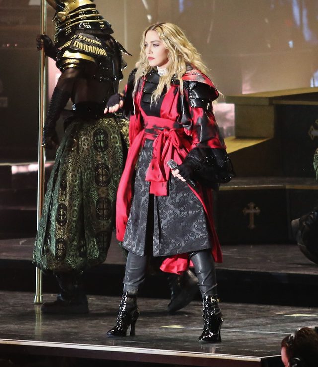 Madonna NIE CHCE ODDAĆ korony (FOTO) Madonna NIE CHCE ODDAĆ korony (FOTO)