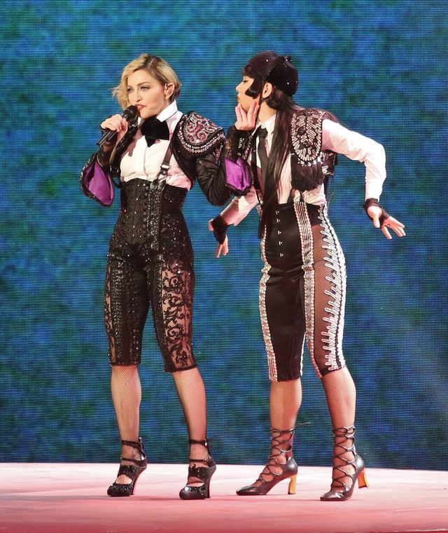 Madonna NIE CHCE ODDAĆ korony (FOTO) Madonna NIE CHCE ODDAĆ korony (FOTO)