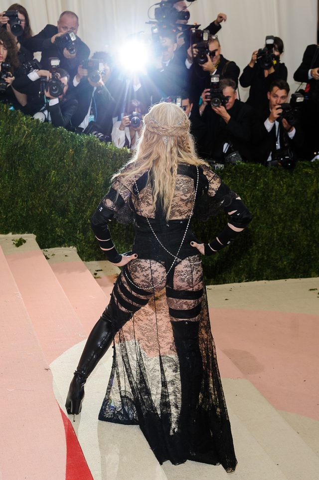 Jeśli krytykowałeś stylizację Madonny na MET, wiedz, że...