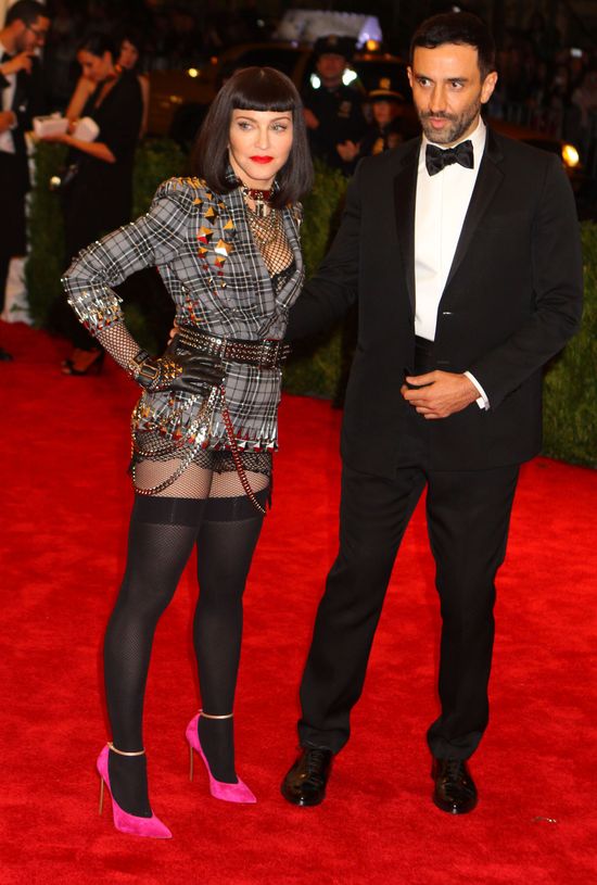 Madonna zapomniała założyć spodnie na galę Met Madonna zapomniała założyć spodnie na galę Met