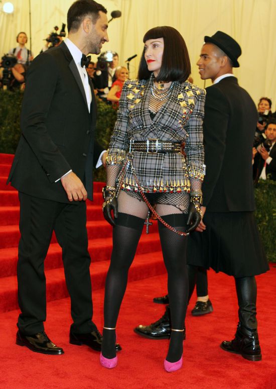 Madonna zapomniała założyć spodnie na galę Met Madonna zapomniała założyć spodnie na galę Met