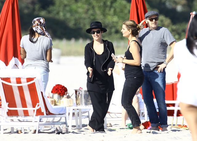 Madonna przyłapana na rodzinnych wakacjach (FOTO) Madonna przyłapana na rodzinnych wakacjach (FOTO)