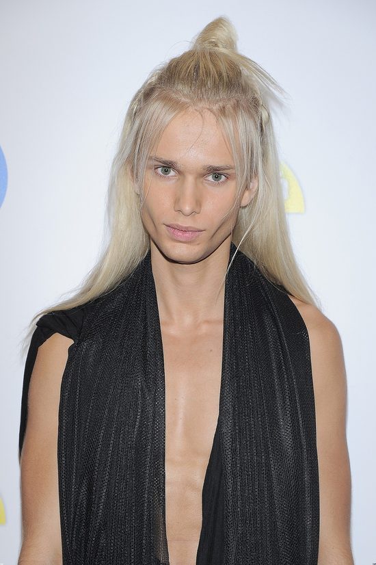 Mateusz Maga prawie jak Anja Rubik (Instagram)