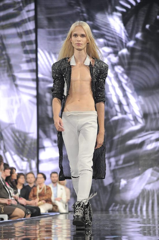 Mateusz Maga prawie jak Anja Rubik (Instagram)