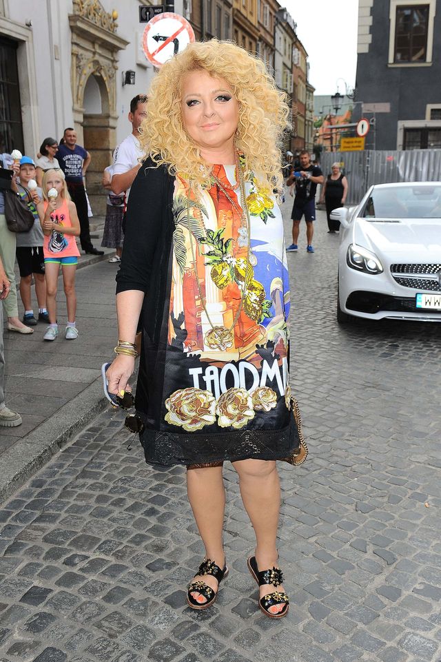 SZOK. Gimnazjalistki KOPIĄ i PONIŻAJĄ dziewczynę. Magda Gessler udostępniła film