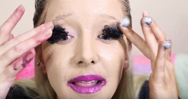 100 warstw podkładu, 100 warstw błyszczyku... (Instagram)