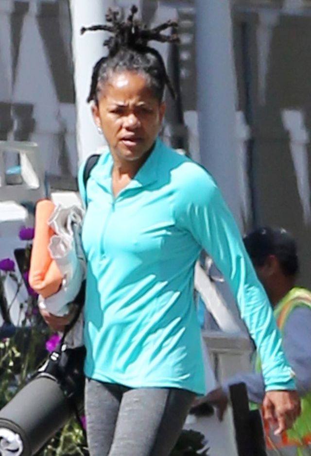 Doria Ragland, mama Meghan Markle w dredach wychodzi z zajęć jogi (ZDJĘCIA) Doria Ragland, mama Meghan Markle w dredach wychodzi z zajęć jogi (ZDJĘCIA)