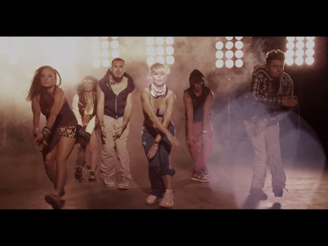 Mandaryna znów w długich włosach [VIDEO]