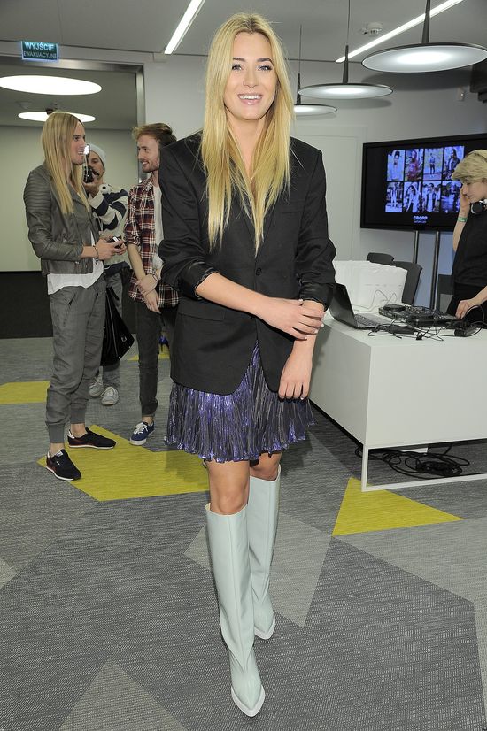 Gwiazdeczki pracują na otwarciu sieciówki (FOTO)