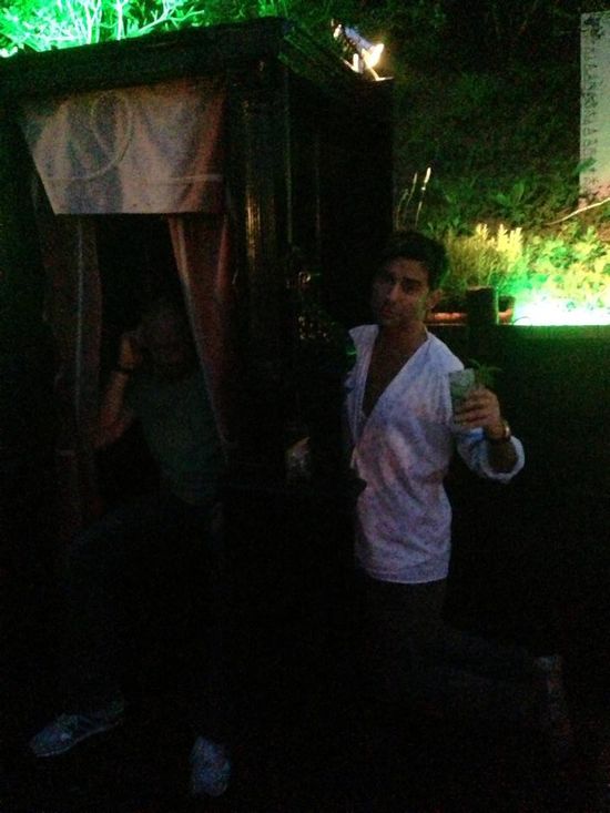 Marcin Tyszka fotografuje się przy konfesjonale!